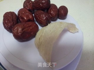 Stewed Bird's Nest with Red Dates and Rock Sugar recipe