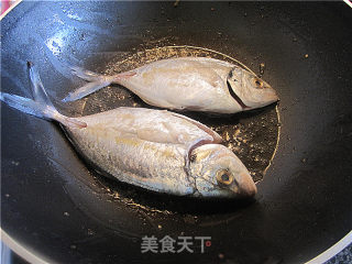 Fried Sea Fish in Soy Sauce recipe