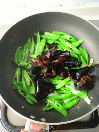 #trust之美# Stir-fried with Chili Pepper recipe