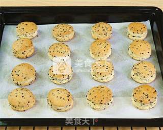 How to Make Salty Black Sesame Muffins recipe