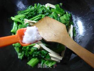 Stir-fried Rape Root with Tofu recipe