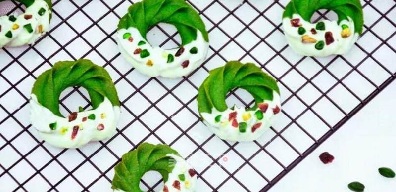 Matcha White Chocolate Two-color Garland Cookies recipe