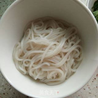 Home-cooked Rice Noodles with Pork recipe