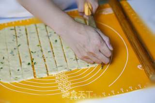 Homemade Green Onion Crackers (made Crackers in The Oven) recipe