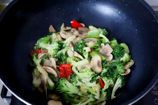 Stir-fried Mushrooms with Broccoli recipe