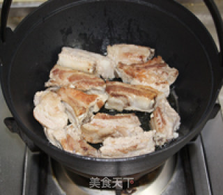 Braised Noodles with Beans and Pork Ribs in Iron Wok recipe