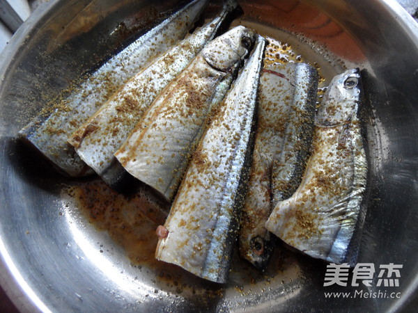 Fried Saury with Lemon recipe