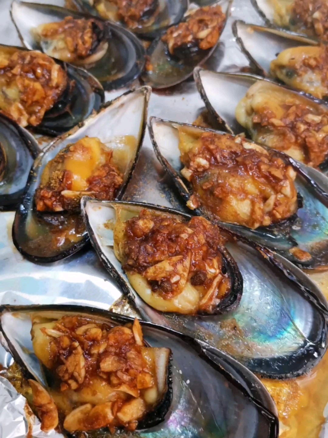 Roasted Mussels with Garlic recipe