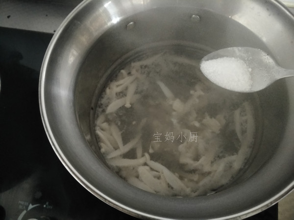 Sliced Chicken and Jade Mushroom Soup recipe