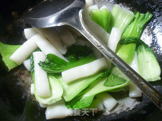 Stir-fried Rice Cake with Green Vegetable and Enoki Mushroom recipe