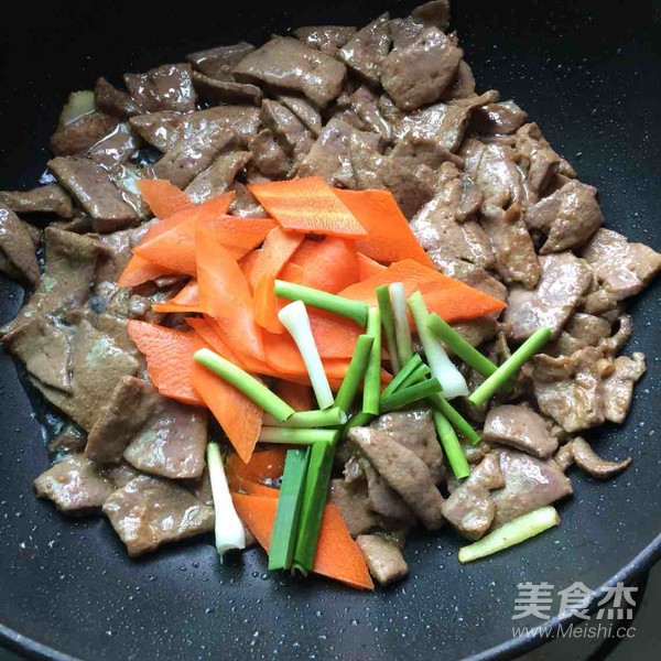 Stir-fried Pork Liver Noodles with Garlic Sprouts recipe