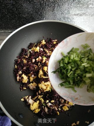 Stir-fried Purple Rice with Mushroom and Egg recipe