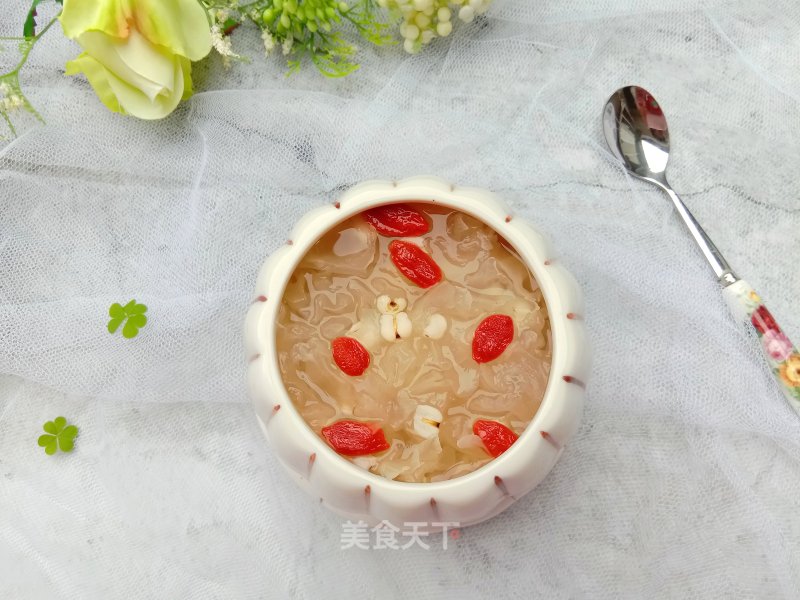 Barley and White Fungus Soup recipe