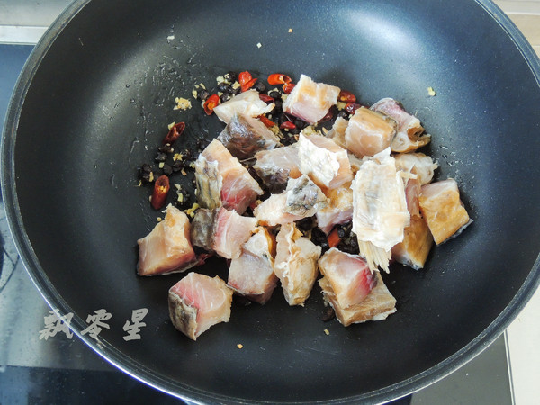 Steamed Cured Fish with Black Soy Fragrant, Salty Fragrant and Delicious Super Rice recipe