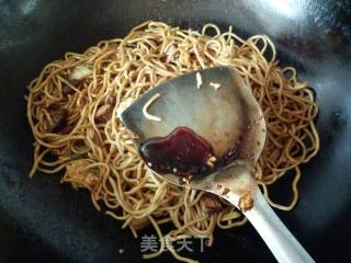 Stir-fried Dry Noodles with Cabbage and Mushrooms recipe