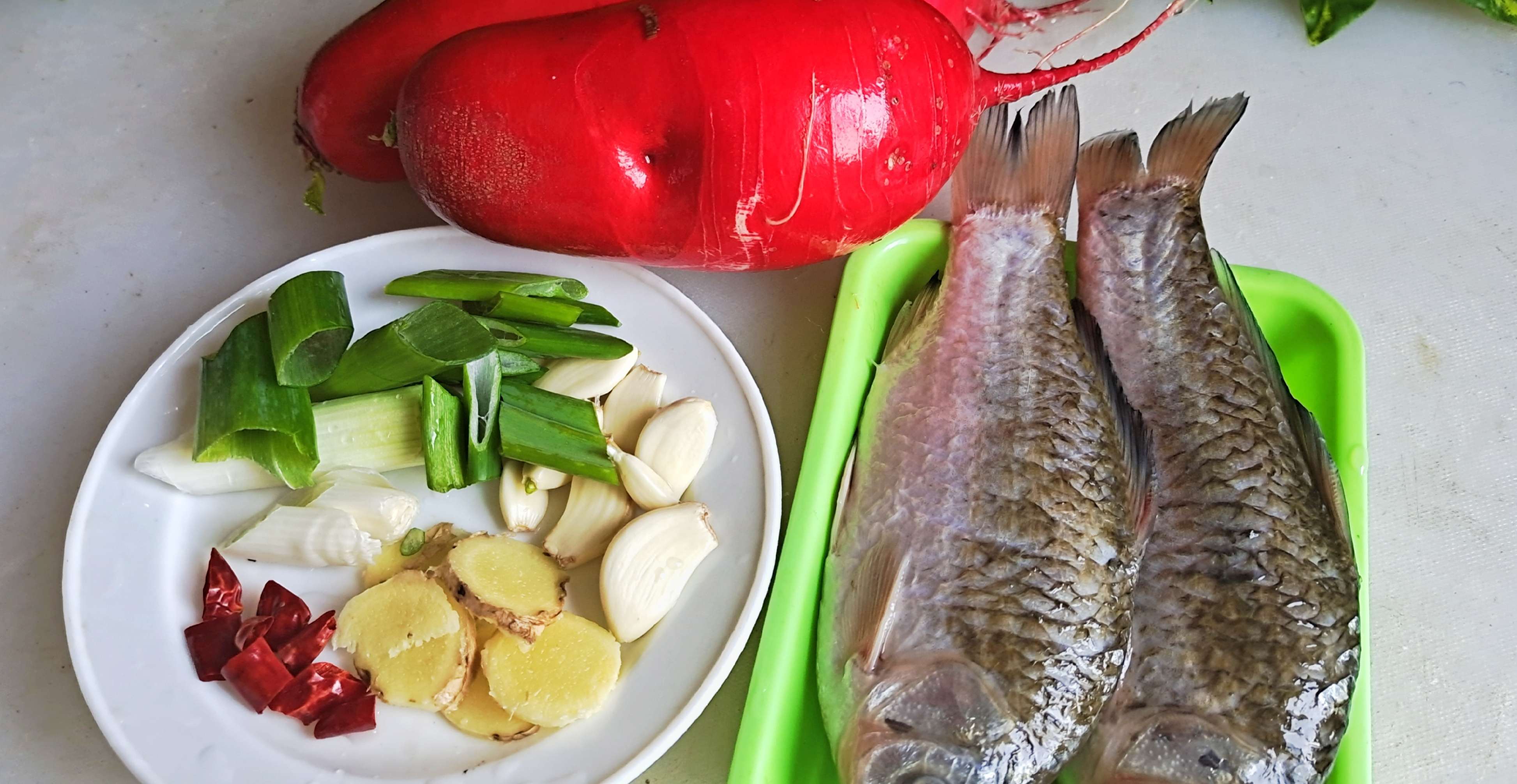 Eat More Radishes in Winter, So Stew with Fish, Radishes recipe