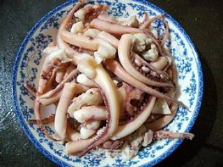 Refreshing Small Cold Dish---------【squid Mixed with Scallion Oil and Seasonal Vegetables】 recipe