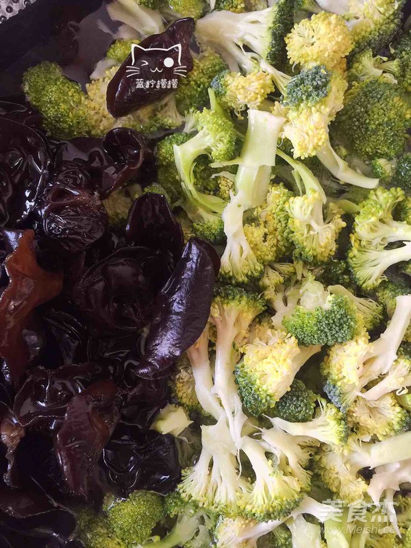 Broccoli with Fungus (cold Dish) recipe