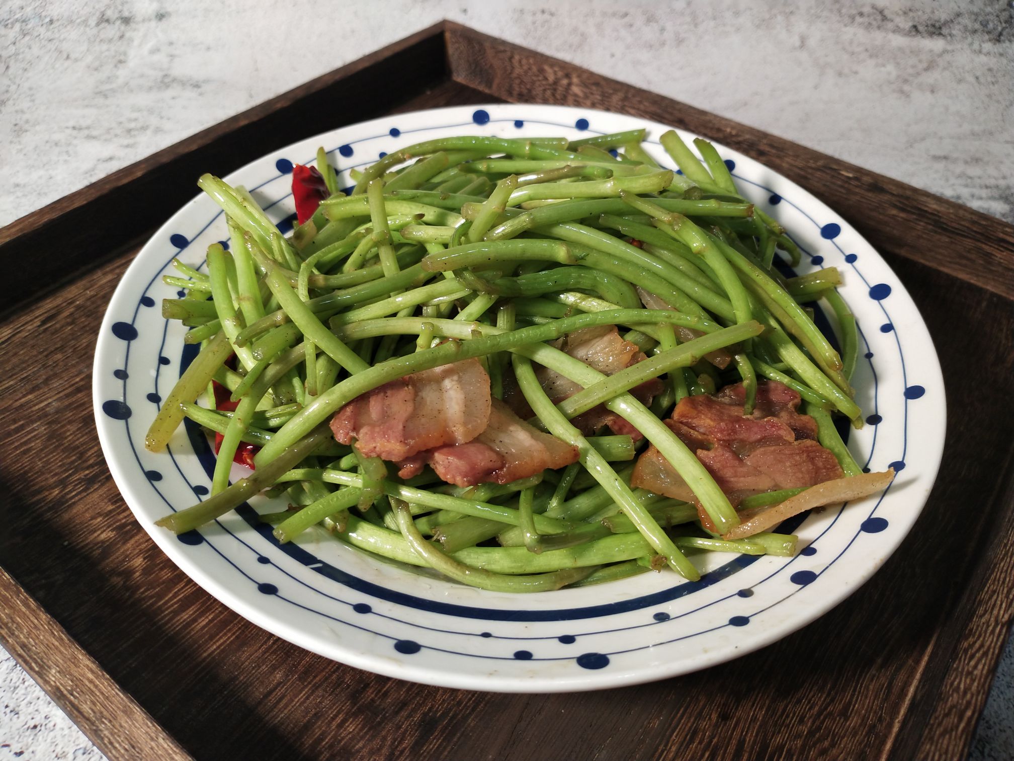 Stir-fried Bacon with Artemisia Quinoa recipe