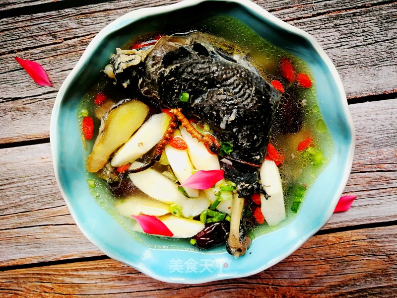 Stewed Black-bone Chicken with Cordyceps