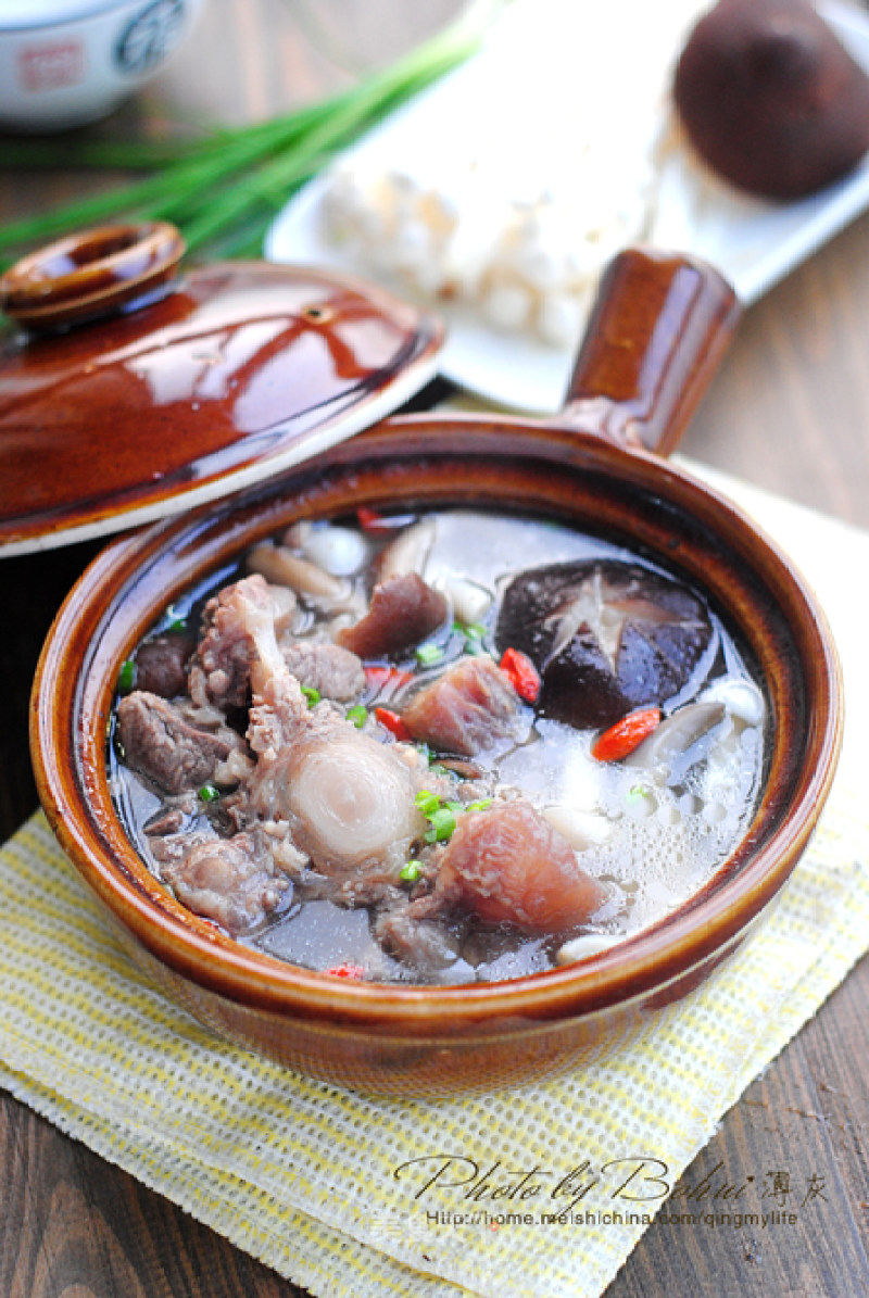 【oxtail Fresh Mushroom Soup Pot】——enriching Blood and Kidney, Strengthening Muscles and Bone recipe