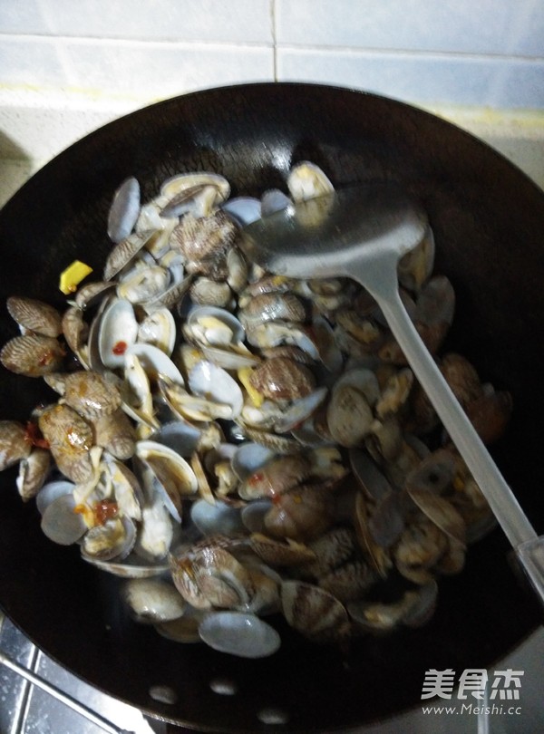 Stir-fried Clams with Chili Sauce recipe