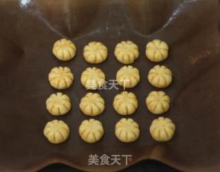 Simple Shape is More Cute---pumpkin Biscuits recipe