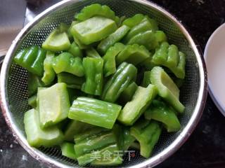 Fried Bitter Gourd with Fish Cake recipe