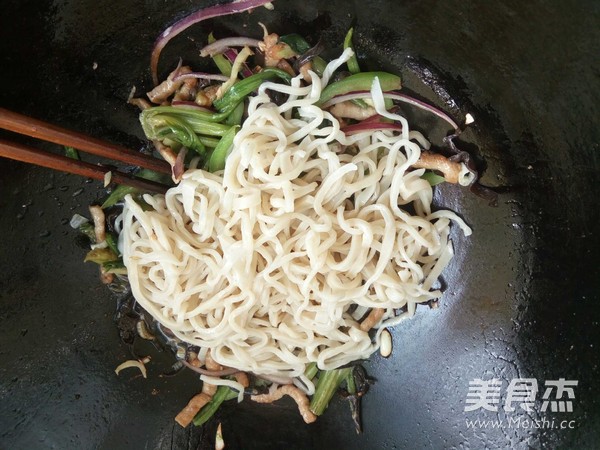 Fried Noodles with Shredded Pork recipe