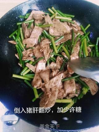 Home Cooking-stir-fried Pork Liver with Garlic Moss recipe