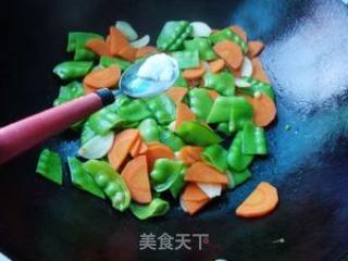 Stir-fried Snow Peas with Carrots recipe