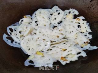 Fried Lotus Root Slices with Green Pepper recipe