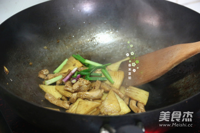 Stir-fried Pork with Bamboo Shoots recipe