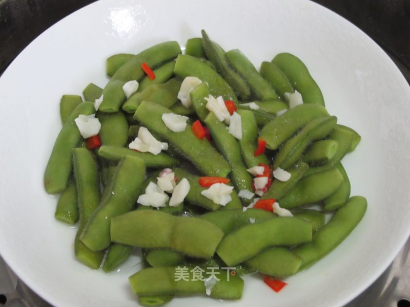 Simple and Delicious-steamed Edamame Pods