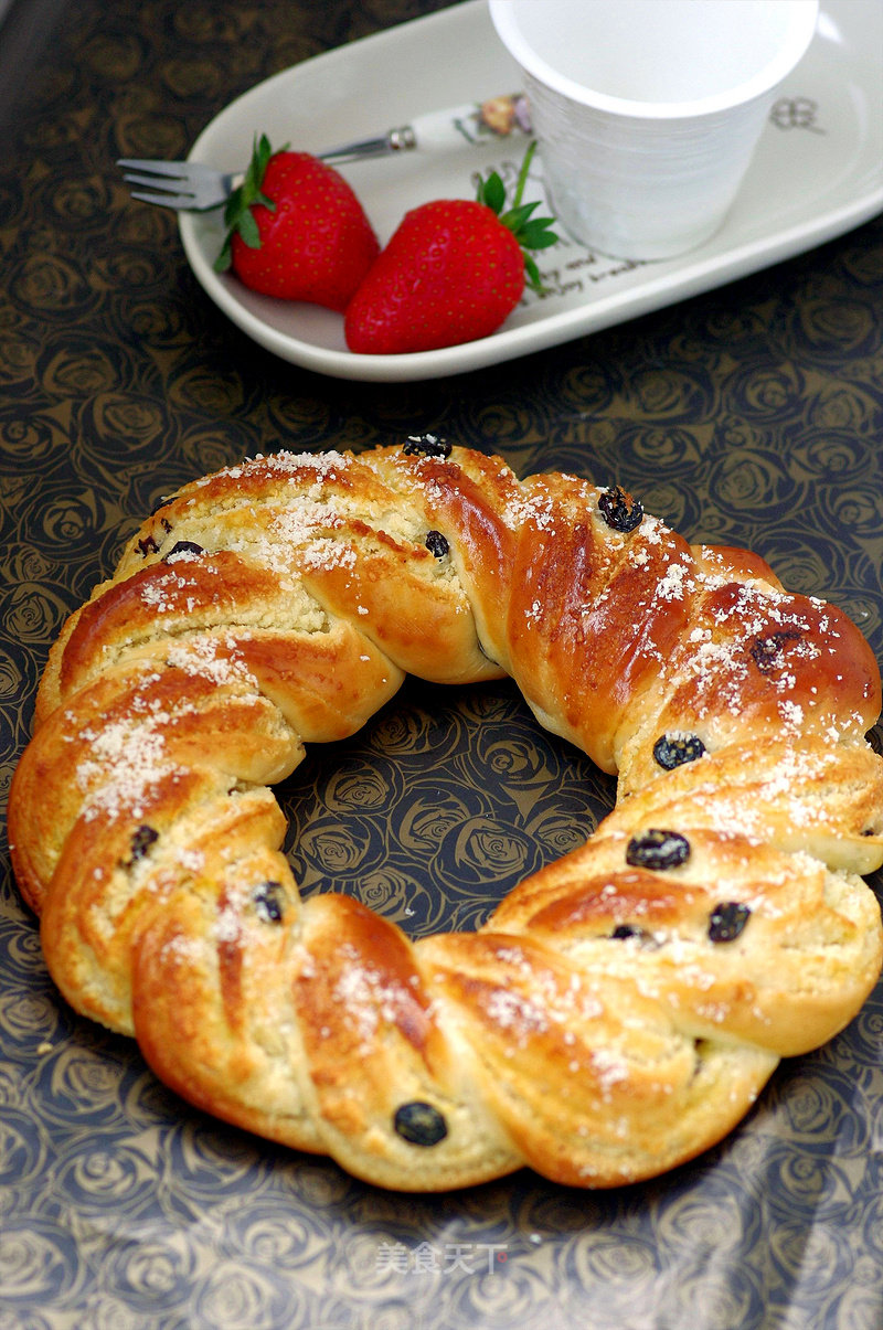 Coconut Grape Garland Bread recipe