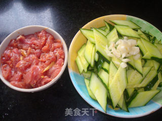 Cucumber Fried Pork Slices recipe