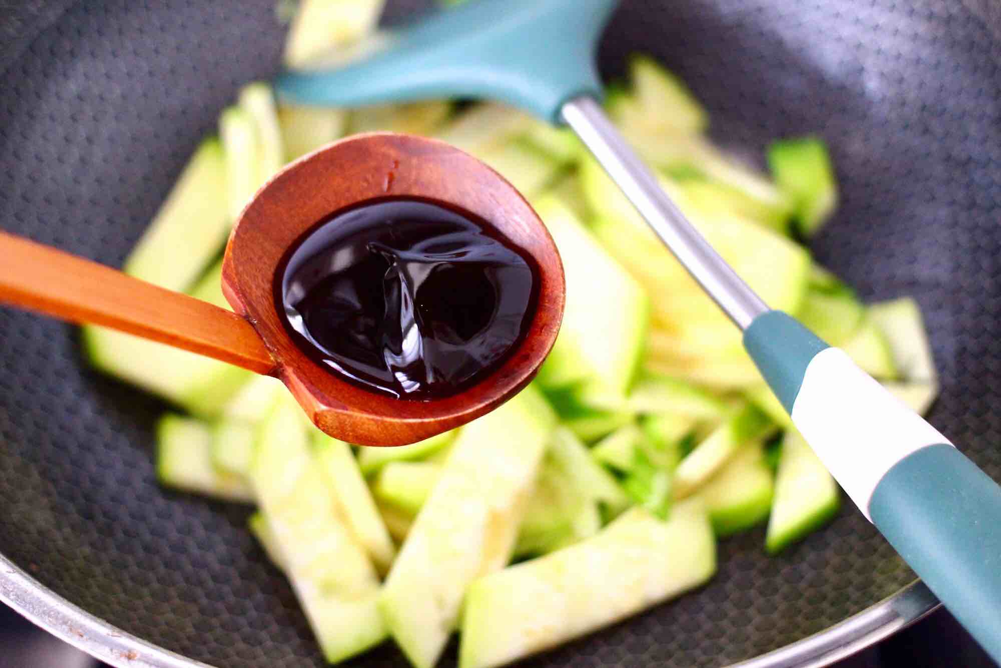 Stir-fried Zucchini with Spicy Dried Spicy recipe