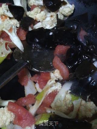 Stir-fried Cauliflower with Tomatoes recipe
