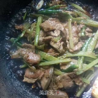 Stir-fried Pork Liver with Celery recipe