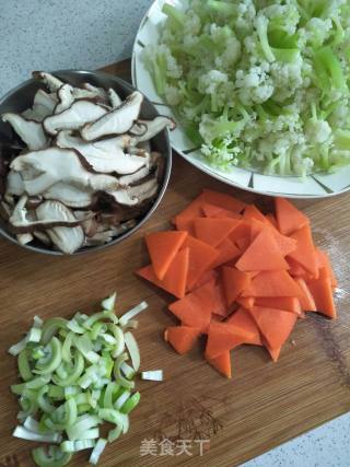 Stir-fried Organic Cauliflower with Shiitake Mushrooms recipe