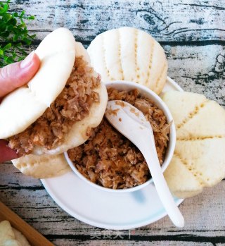 Lotus Leaf Cake with Meat recipe