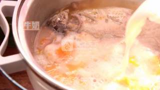 Papaya Crucian Carp Soup recipe