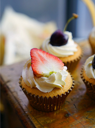 Strawberry Golden Cup Cake recipe