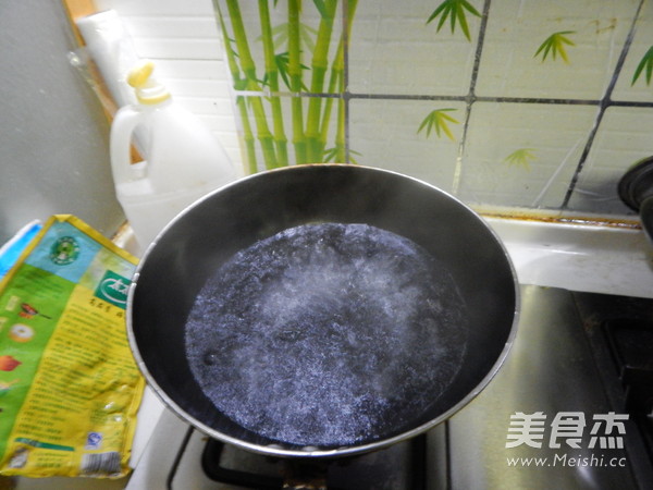 Lettuce Shredded Pork Noodles recipe