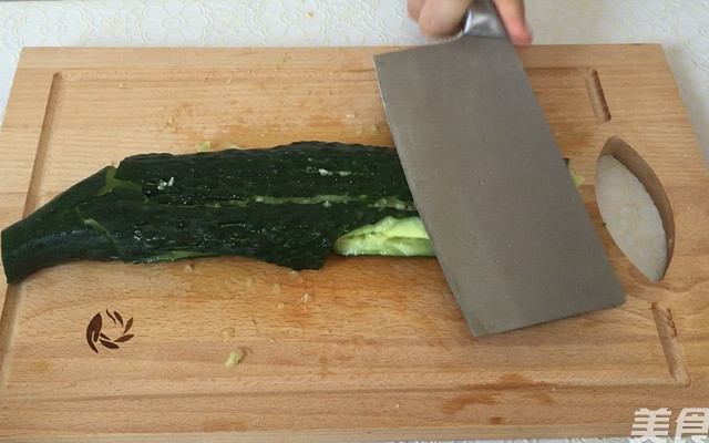 Learn to Slap Cucumbers with Cold Salad in One Minute recipe