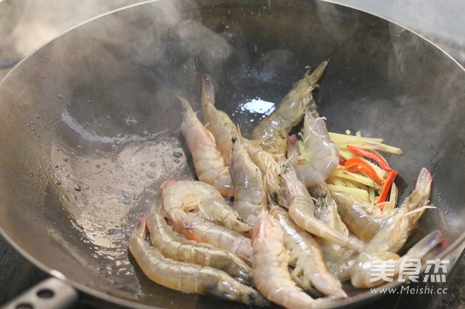 Stir-fried Shrimp with Leek recipe