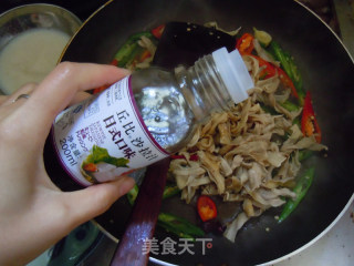 [stir-fried Duck Intestines with Double Pepper]--salad Can Also be Stir-fried recipe