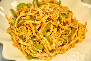 Spicy Green Pepper Chicken Shreds recipe