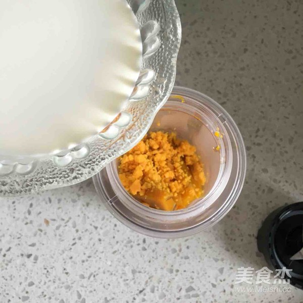 Salted Egg Yolk Creamy Pumpkin Soup recipe