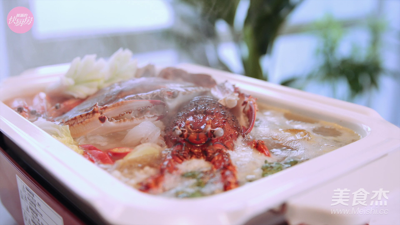 Fresh Big Satisfying Seafood Pot that Swallows Your Tongue recipe
